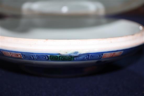 A Chinese wucai porcelain bowl and cover